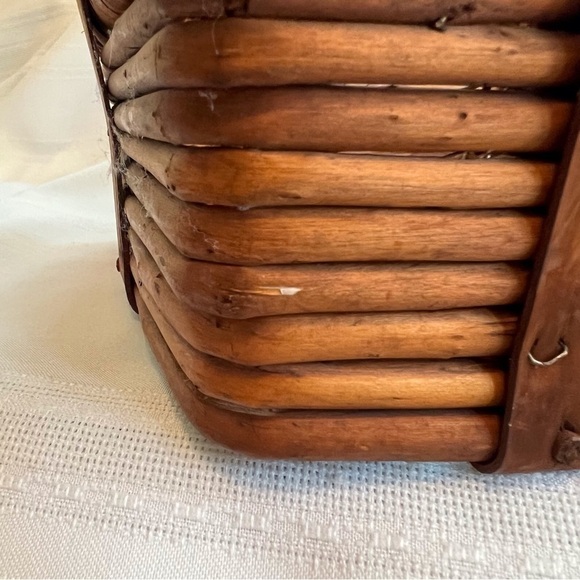 Hand Woven Basket with Handle Vintage Intricate Design EUC - Picture 13 of 14